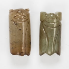 (lot of 2) Chinese jade 'cicada' beads