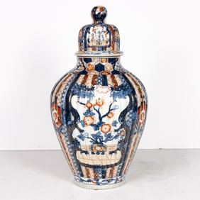 A Japanese Imari covered jar