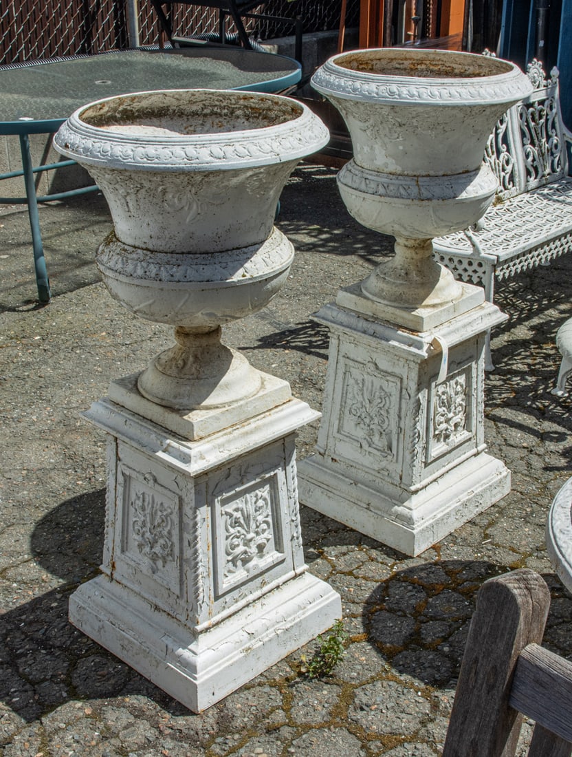 A pair of American Victorian Renaissance Revival cast iron garden urns on stand (1 of 1)