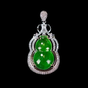 Chinese Jadeite 'Double Gourd' Pendent