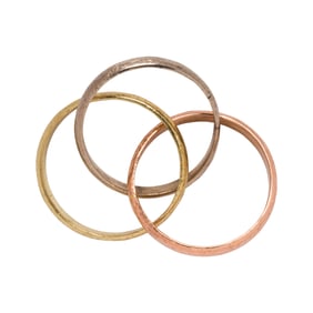 An 18k tri-color gold trinity roll ring