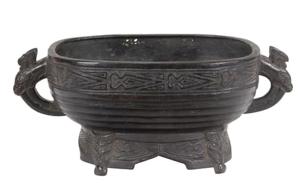 A Chinese archaistic bronze vessel