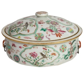 A Chinese famille rose lidded container