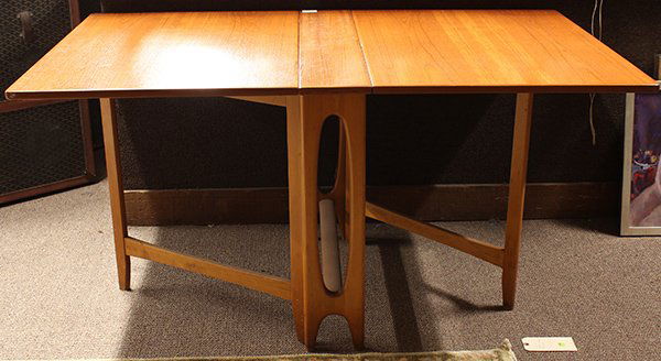 Bruno Mathsson Maria dining table: Bruno Mathsson Maria dining table, executed in teak, the drop leaves with slotted inserts to accomodate additional leaves and rising on a scissor form gate leg base, 29"h x 57"w(extended) x 35.5"d