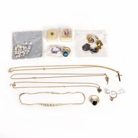 A lot of 10k, 12k gold or gold filled jewelry