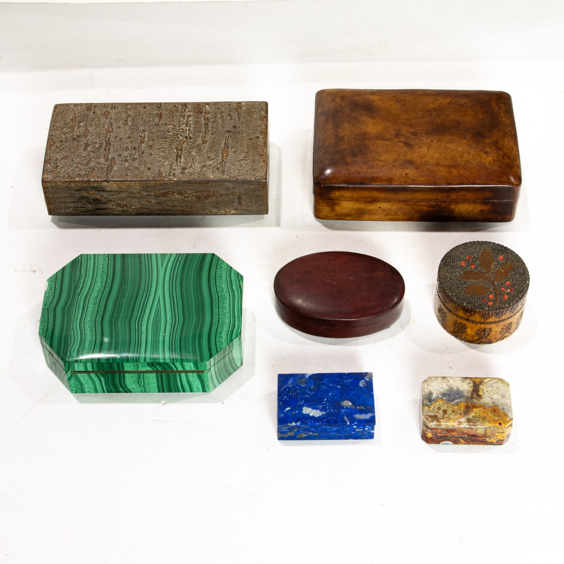A group of hardstone and other table boxes (1 of 1)