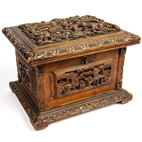 A Chinese export sandalwood box
