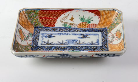 A Japanese rectangular Imari dish