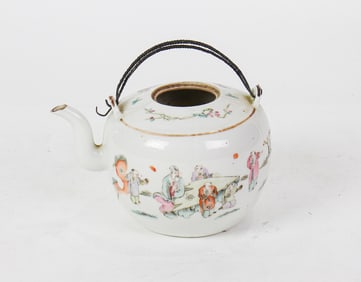 A Chinese famille rose teapot