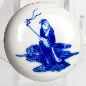 A Chinese blue and white seal paste box