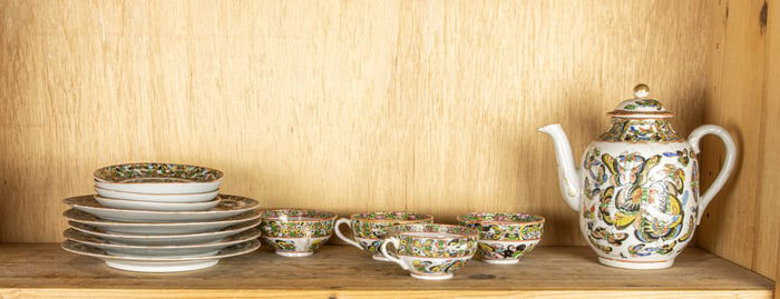 A set of Chinese famille rose butterfly pattern tea service