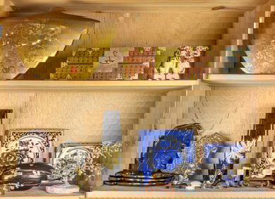 Two shelves of Chinese and Japanese decorative articles