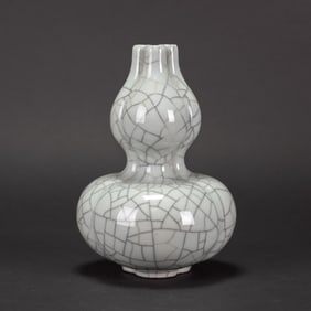 Chinese Guan-Style Triple Neck Double-Groud Vase