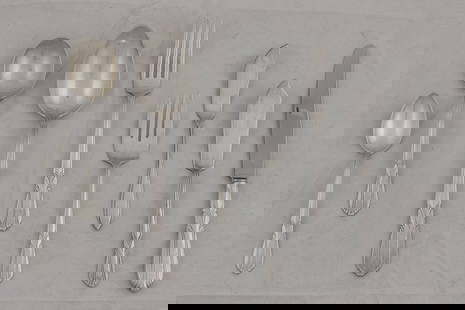 A Concord Crusader sterling silver flatware service: A Concord Crusader sterling silver flatware service: (7) dinner forks 7.125"l; (6) dinner knives with stainless blades 8.7"l; (7) salad forks 6.25"l; (6) teaspoons; (6) soup spoons 6.75"l; a master