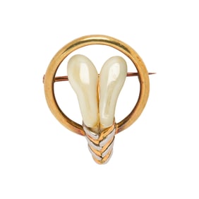 An animal tooth, 14k gold and platinum hunting brooch