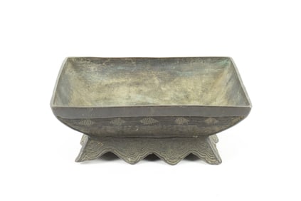 A Chinese bronze ritual vessel
