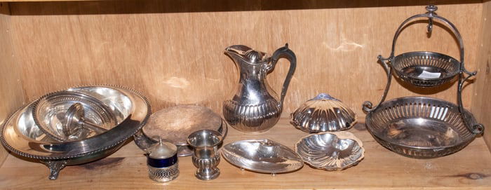 A group of silverplate table articles, comprising an English teapot and others