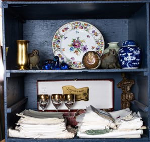 A mixed lot of porcelan, ceramics, glass and linens, including a Dresden platter