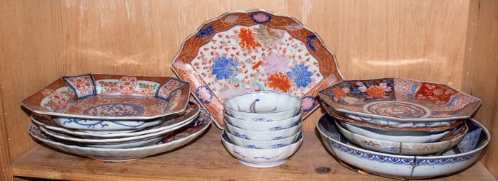 A shelf of Japanese Imari bowls