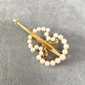 Mikimoto Pearl and 18K Yellow Gold Viola Pin