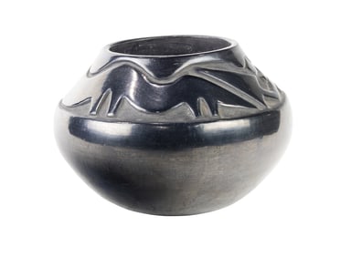 A Juanita Gonzales, Wo-Peen (1909-1988) San Ildefonso Pueblo carved blackware bowl