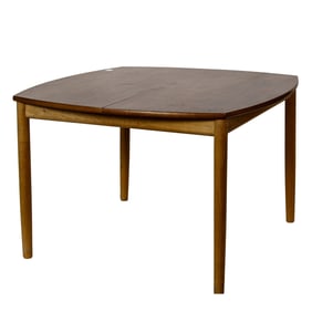 A Danish Modern extension dining table