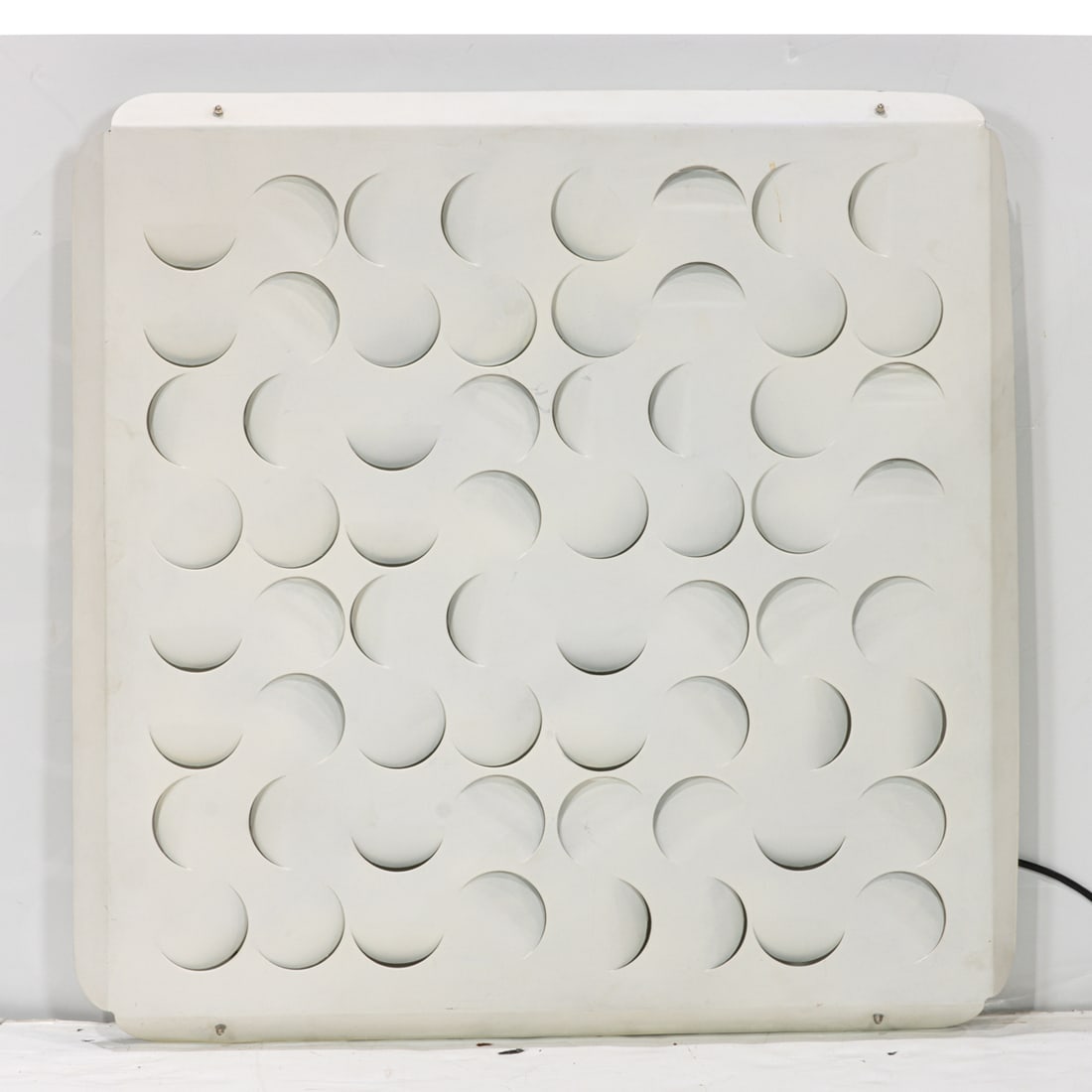 A Modernist 'Arabesco' enameled steel wall light, attributed to Giacomo Benevelli for Gaetano: A Modernist 'Arabesco' enameled steel wall light, attributed to Giacomo Benevelli for Gaetano Missaglia, circa 1960's, 33"h x 33"w