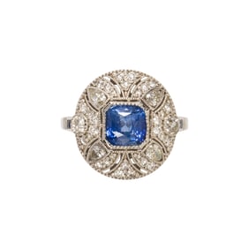 A sapphire, diamond, and platinum ring