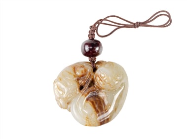 A Chinese russet jade cats toggle