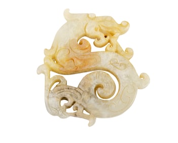 A Chinese hardstone dragon pendant