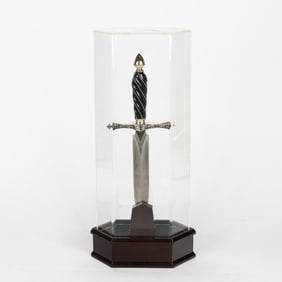 A custom Fred Carter Design decorative dagger included with mount and viewing case, 15