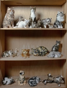 A group of seventeen English Winstanley Pottery ceramic cat figures, 4