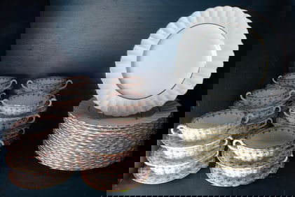A group of Spode porcelain comprising (17) dinner plates in the 'Midas' pattern