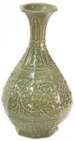 A Chinese longquan octagonal vase