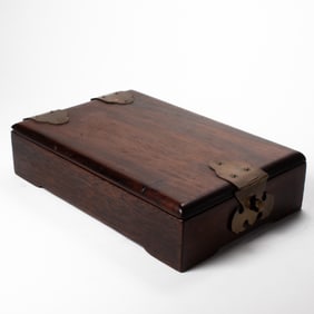 A Chinese rosewood box