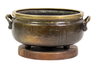 A Japanese bronze hibachi