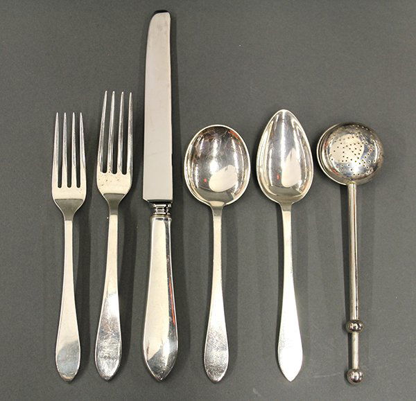 (lot of 22) American sterling silver associated table a: (lot of 22) American sterling silver associated table accessories including an International Silver Co. "Lord Saybrook" porringer, Alvin Mfg. Co. nut/candy bowl,Quaker Silver Company small pedestal bo