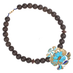 A Chinese reconstituted medicinal bead necklace and silver pendant