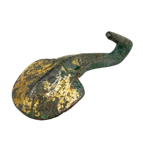A Chinese gilt bronze belt hook