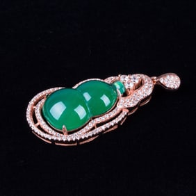 Chinese Jadeite Double-Gourd Pendant