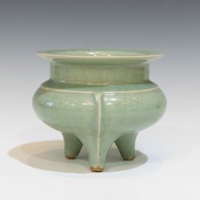 A Celadon Glazed Tripod Censer