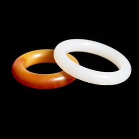 Group of White Jade and Agate Bangle Bracelets, Qing Dynasty
