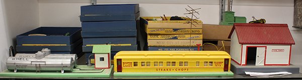 American Flyer structure group: (lot of 33) American Flyer structure group, including No. 271 three piece whistle stop set, 750 trestle bridge, 586F wayside station, 586F station platform, 577 whistling billboard, Mystic train stati