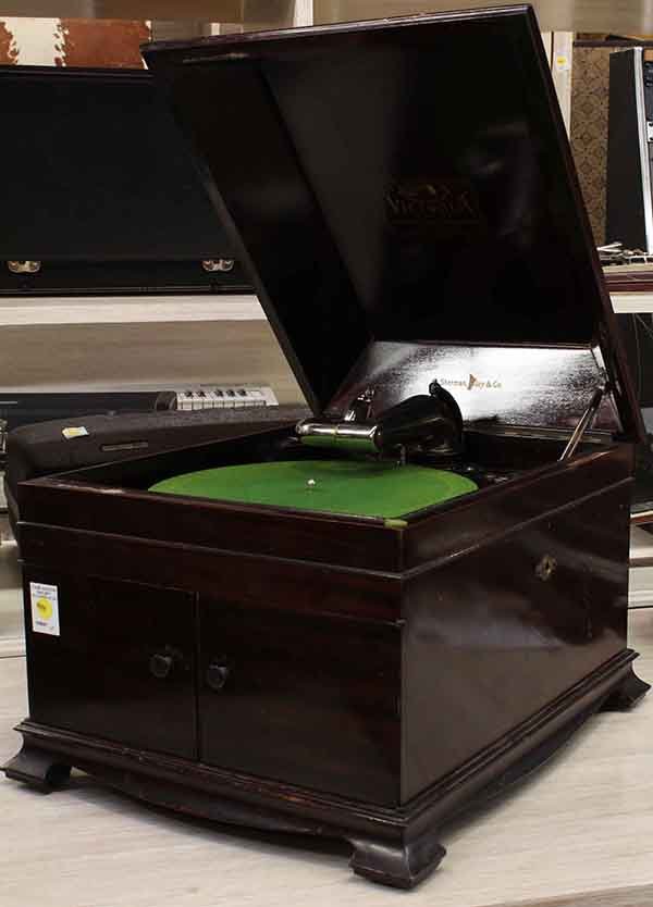 Table top Victrola VV-IXA phonograph: (lot of 2 ) Victor Talking Machine Company table top victrola VV-IXA phonograph executed in mahogany having two doors at front and raised on ogee bracket feet, together with a tin of CCC talking machi