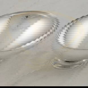 An English Birmingham sterling stopper and Tiffany sterling bowl: An English Birmingham sterling silver stopper with golf motifand Tiffany sterling bowl, stopper 3.5"l; bowl 2.5"h x 5.25"dia. 7.74 troy oz for bowl