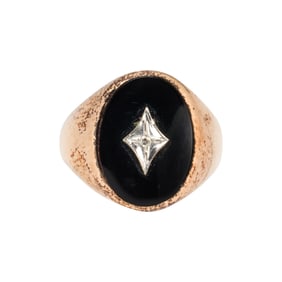 An onyx and 10k gold ring