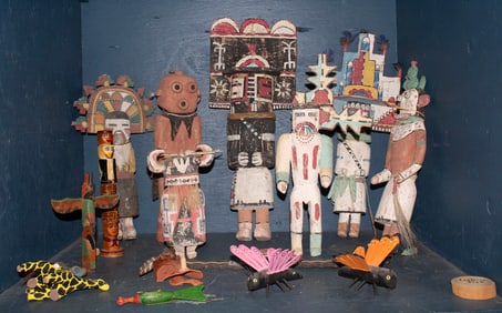 A large group of Kachina dolls and tabletta