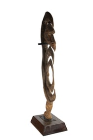 A large Yipwon hook figure