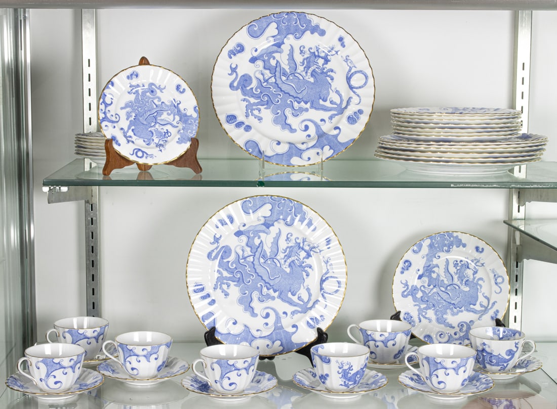 A Royal Worcester porcelain dinner service in the Blue Dragon pattern: A Royal Worcester porcelain dinner service in the Blue Dragon pattern, comprising (8) dinner plates, 10.5"dia; (7) salad plates, 8"dia; (8) bread plates, 6"dia; (8) tea cups, 3.5"h and (8) saucers, 5.