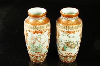 A pair of Japanese Kutani vase with figures